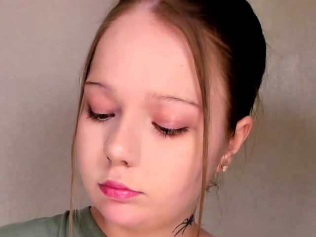 MelMooon live cam on BongaCams