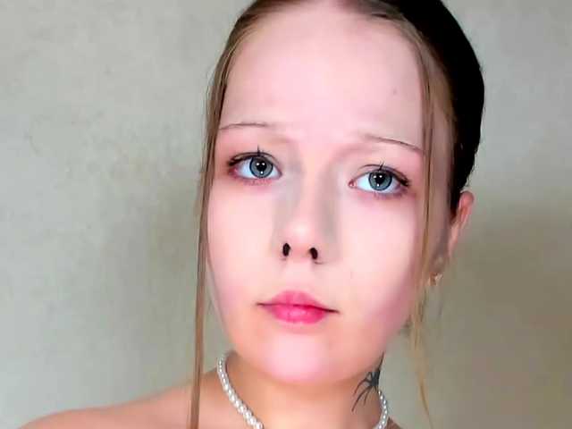 MelMooon live webcam show