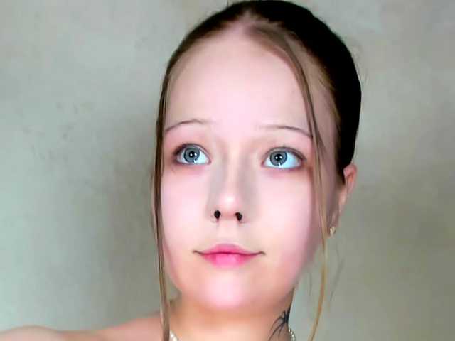 MelMooon live cam on BongaCams