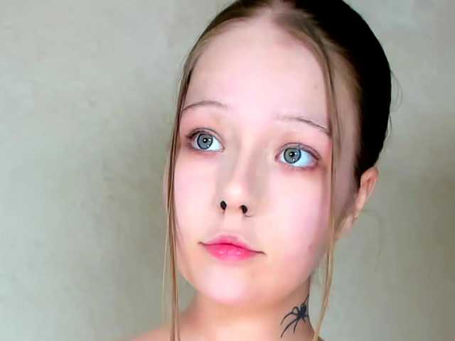 MelMooon live cam on BongaCams