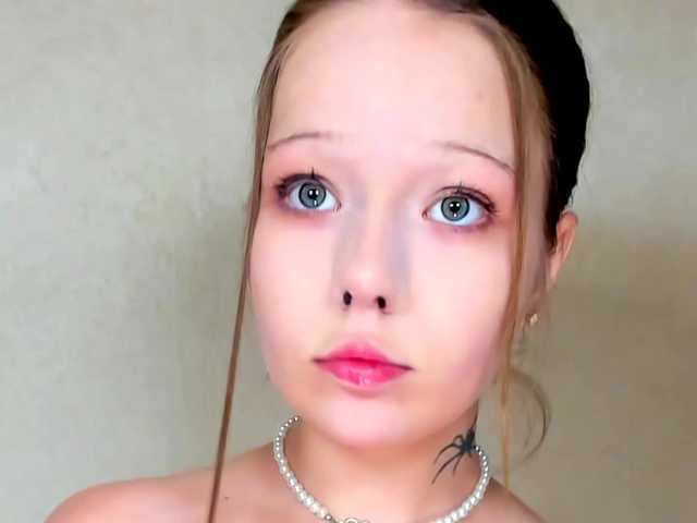 MelMooon live webcam show