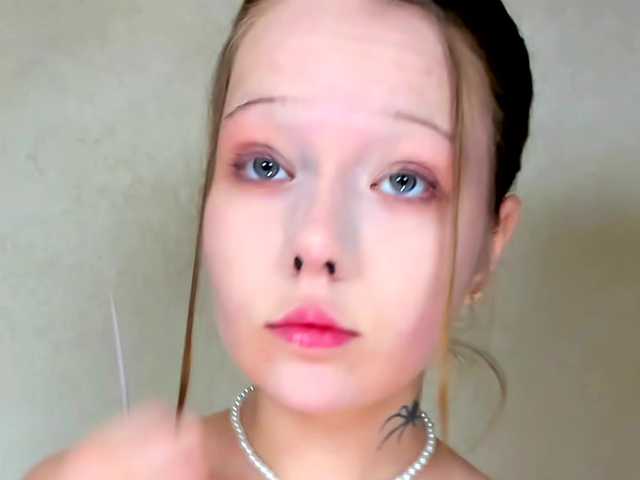 MelMooon live webcam show