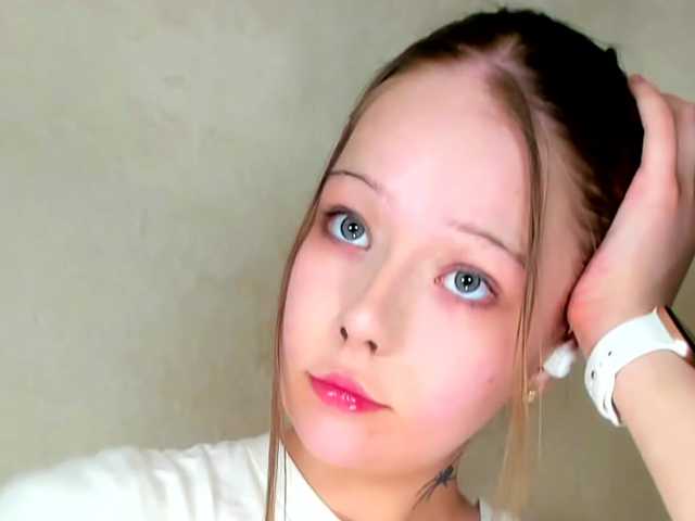 MelMooon live cam on BongaCams