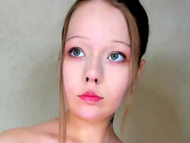 MelMooon live webcam show
