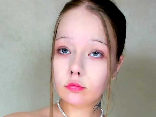 MelMooon live webcam show