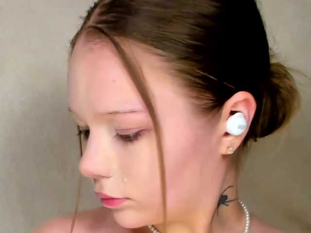 MelMooon live cam on BongaCams