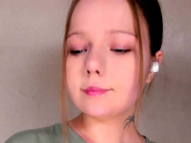 MelMooon live cam on BongaCams