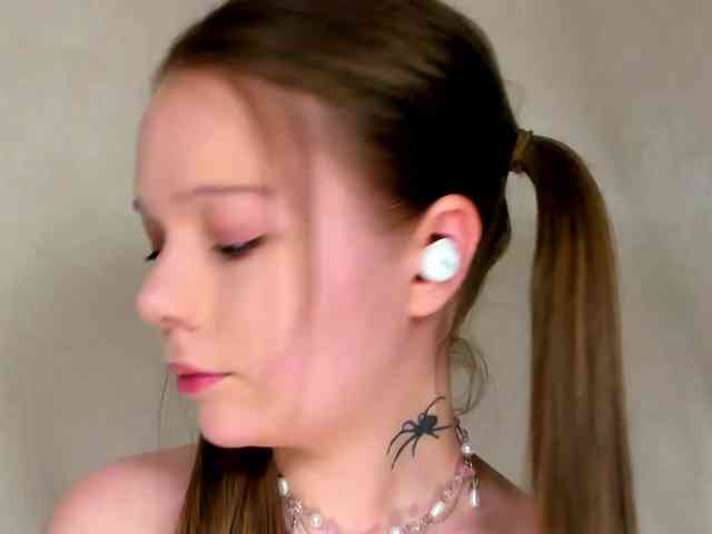 MelMooon Live Webcam on BongaCams