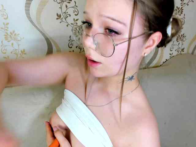 MelMooon bongacams