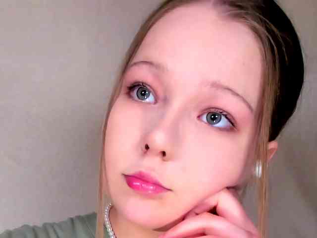 MelMooon Live Webcam on BongaCams