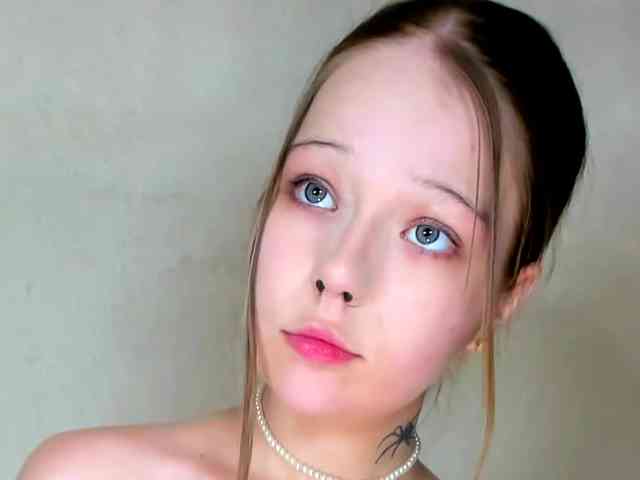 MelMooon Live Webcam on BongaCams