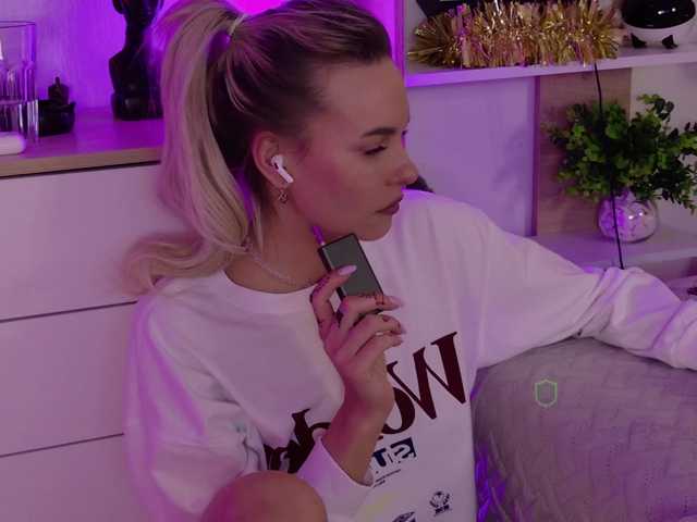 Katerina-space live cam on BongaCams