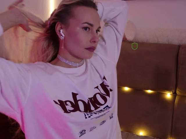 Katerina-space live cam on BongaCams