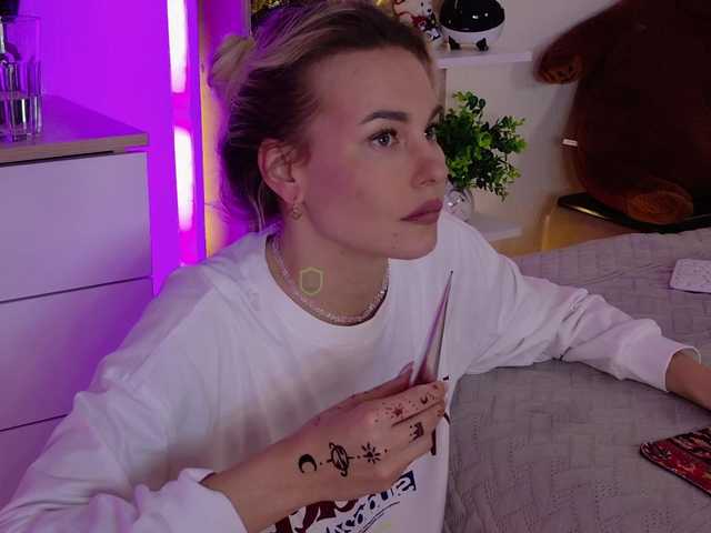Katerina-space live cam on BongaCams