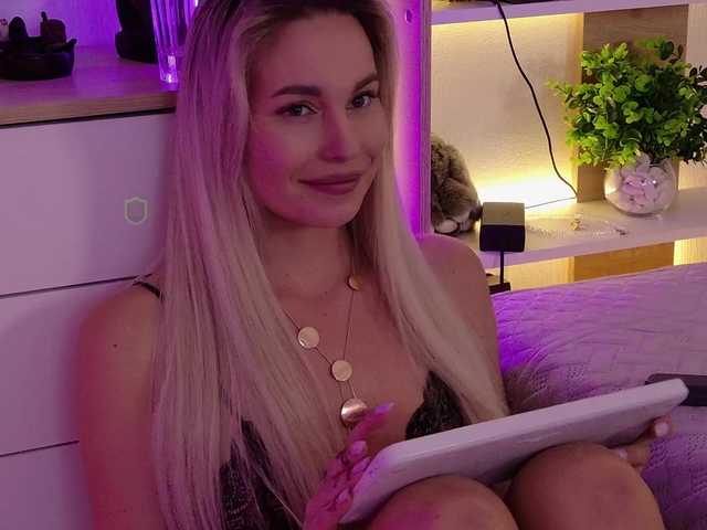 Katerina-space live cam on BongaCams