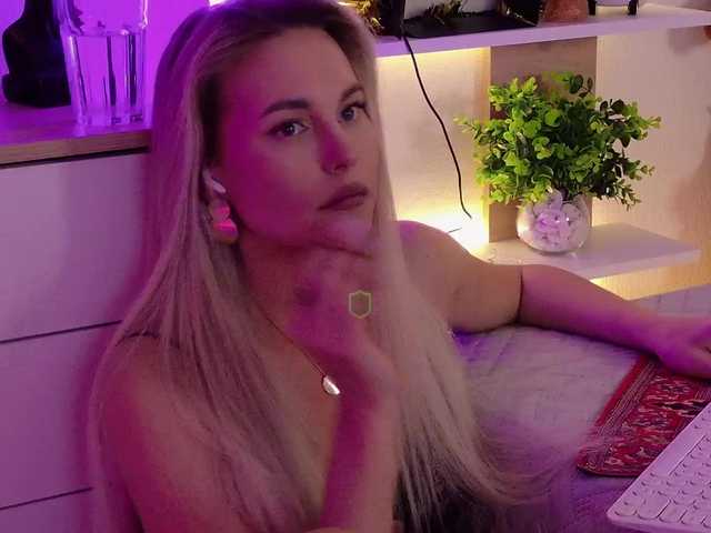 Katerina-space live cam on BongaCams