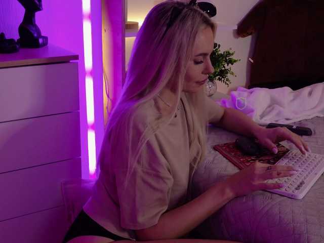 Katerina-space live cam on BongaCams