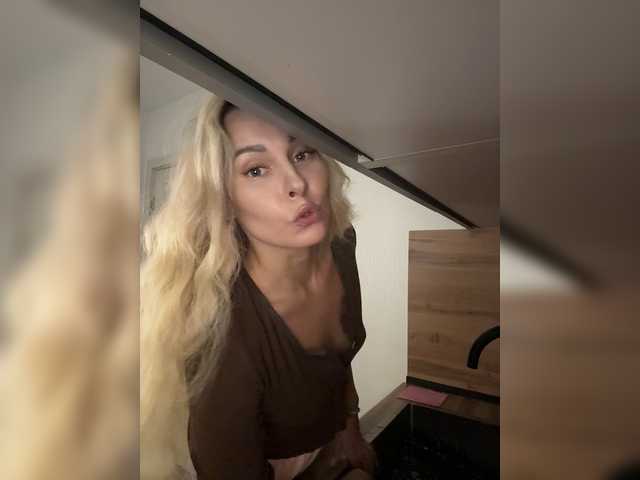Katerina-space live cam on BongaCams