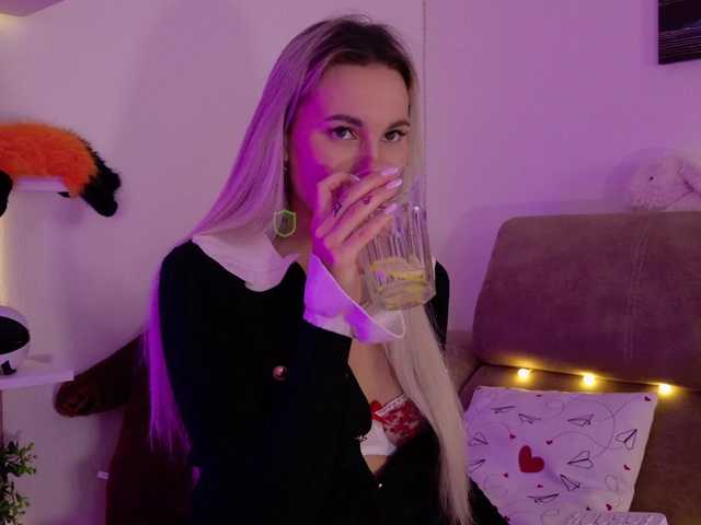Katerina-space live cam on BongaCams