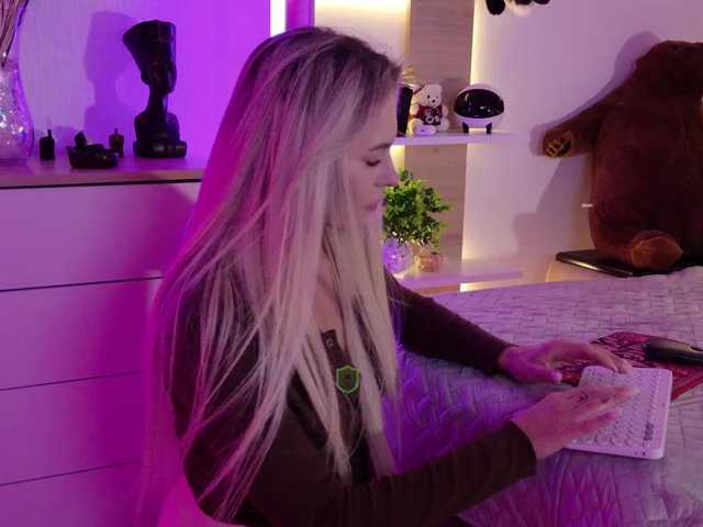 Katerina-space live cam on BongaCams