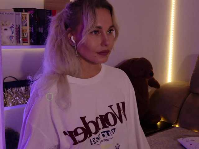Katerina-space live cam on BongaCams