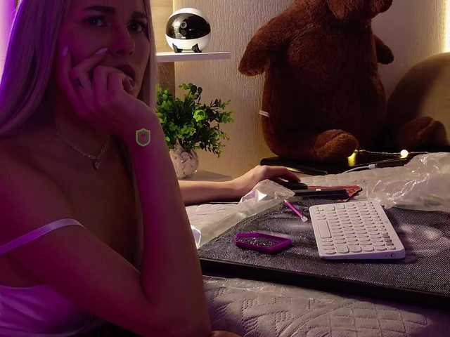 Katerina-space live cam on BongaCams