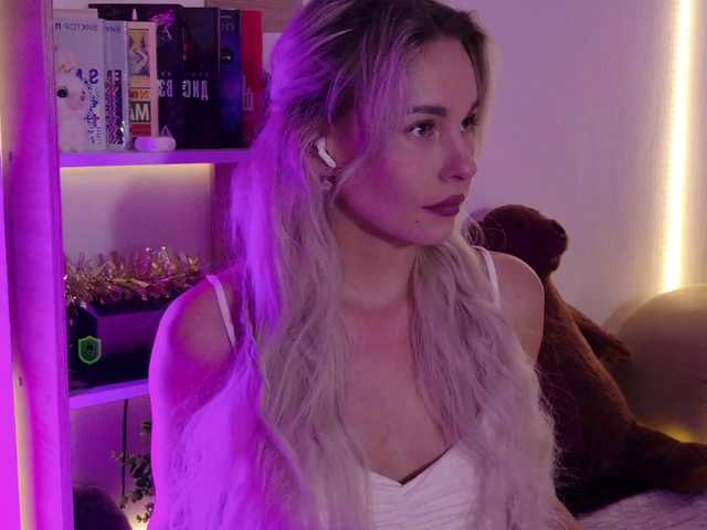 Katerina-space live cam on BongaCams