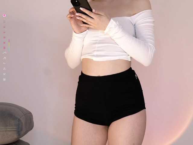 CuteShine live cam on BongaCams