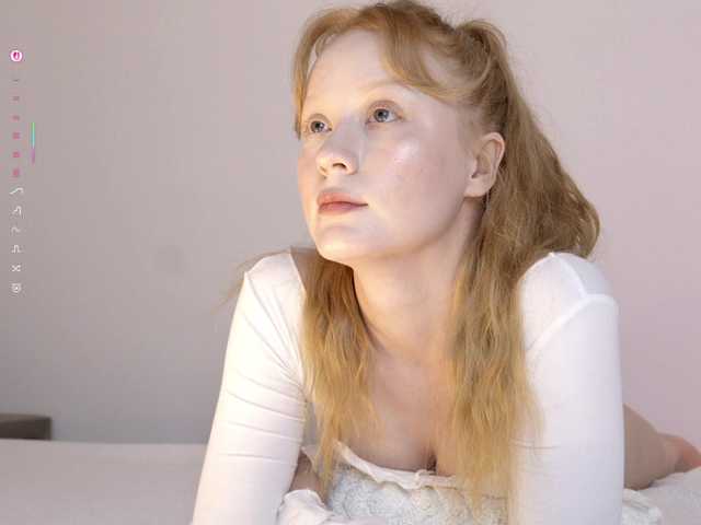 CuteShine live cam on BongaCams