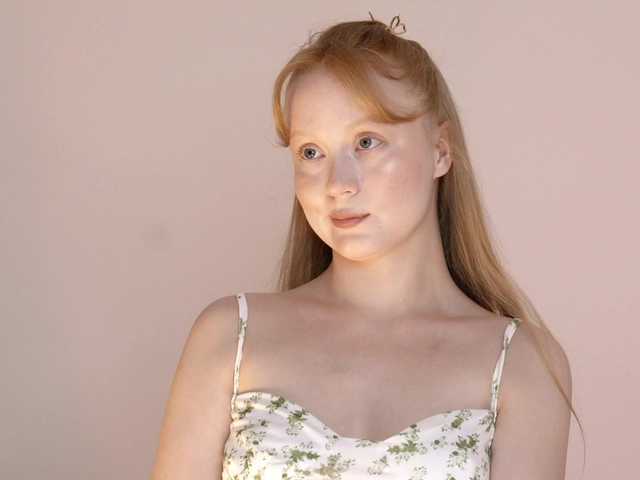 CuteShine live cam on BongaCams