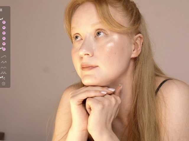 CuteShine live cam on BongaCams