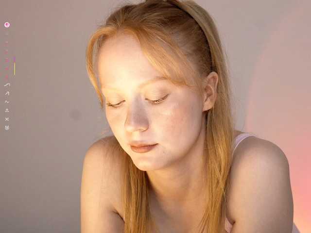 CuteShine live cam on BongaCams