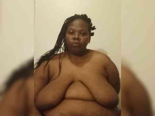 CuteHugeAss Live Webcam on BongaCams
