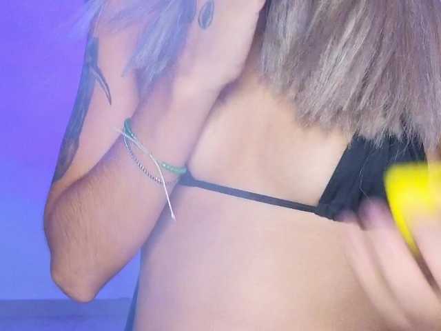 venusjade live cam on BongaCams