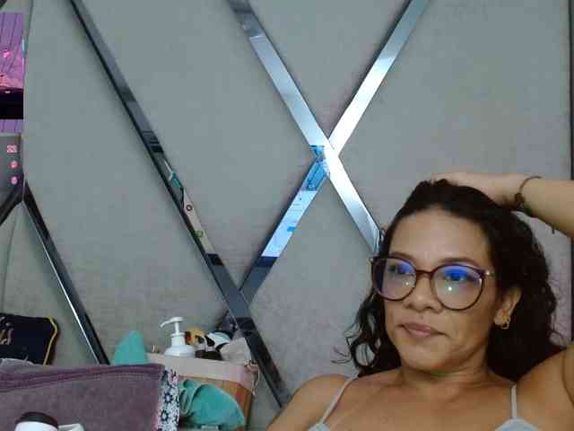 paula-daniela1 Live Webcam on BongaCams