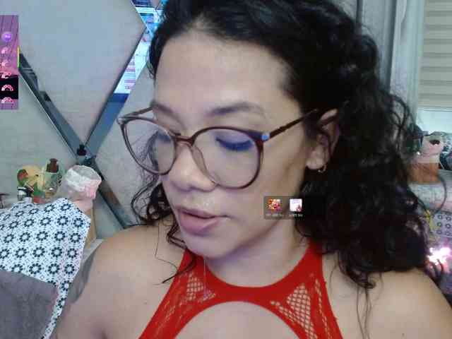 paula-daniela1 Live Webcam on BongaCams