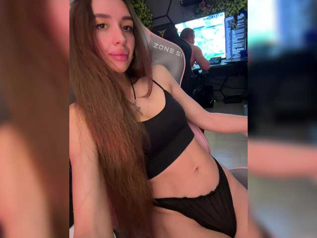 SnakeTina live cam on UnifiedCams