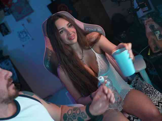 SnakeandTina webcam