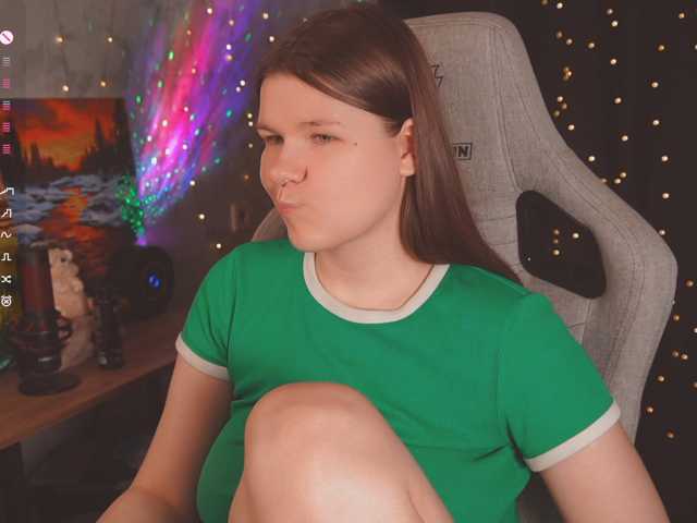 Cutesoneckaaa live cam