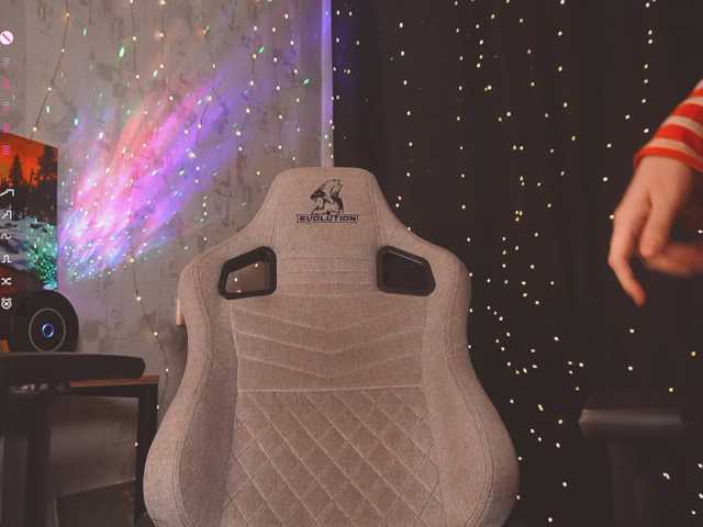 cutesoneckaaa, live now on BongaCams