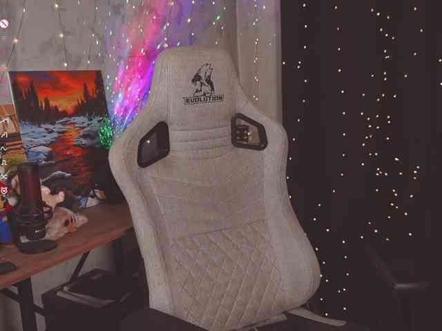 cutesoneckaaa webcam
