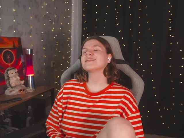 cutesoneckaaa webcam