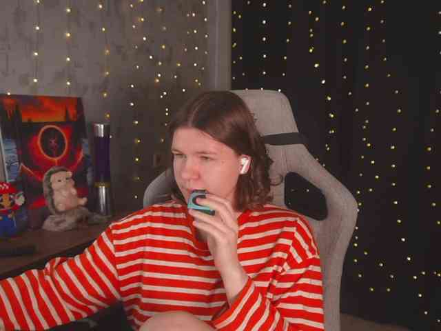 cutesoneckaaa webcam