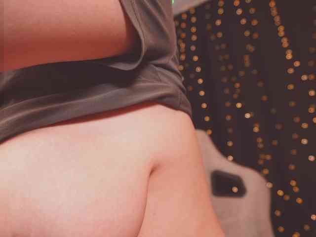 cutesoneckaaa webcam