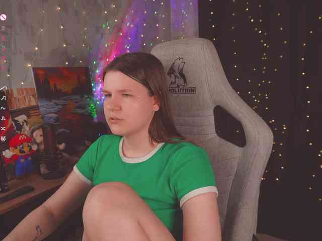 cutesoneckaaa webcam