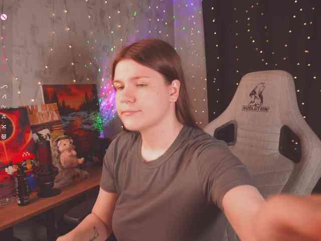cutesoneckaaa webcam