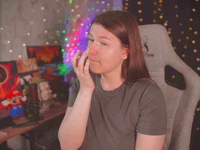 cutesoneckaaa webcam