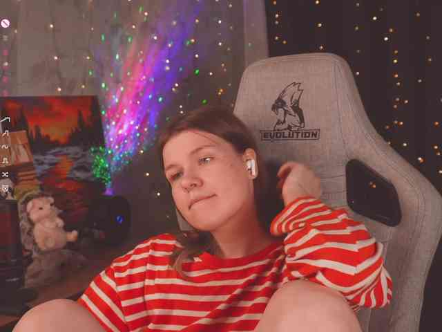 cutesoneckaaa webcam