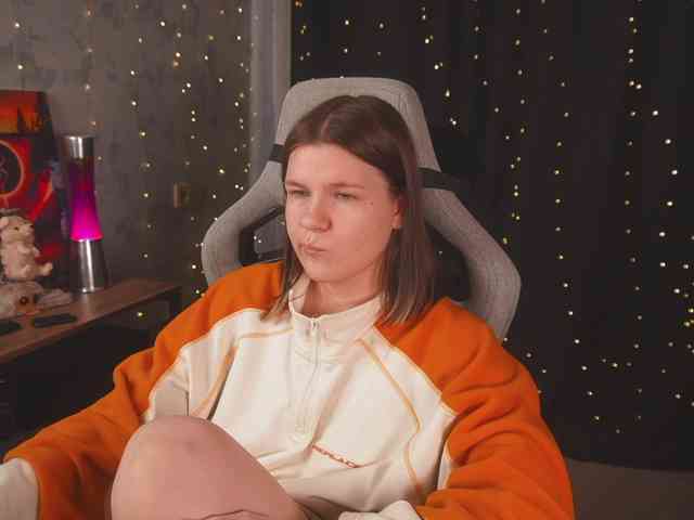 cutesoneckaaa webcam