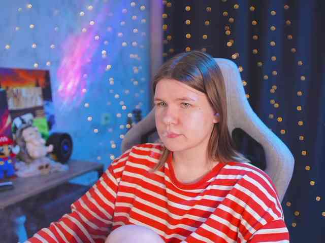 cutesoneckaaa webcam